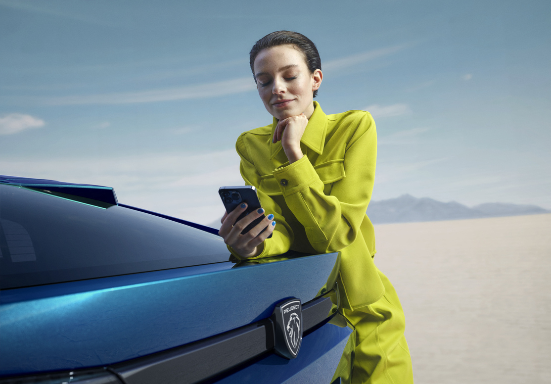 LOCK AND UNLOCK YOUR VEHICLE'S DOORS LOCK AND UNLOCK YOUR VEHICLE'S DOORS